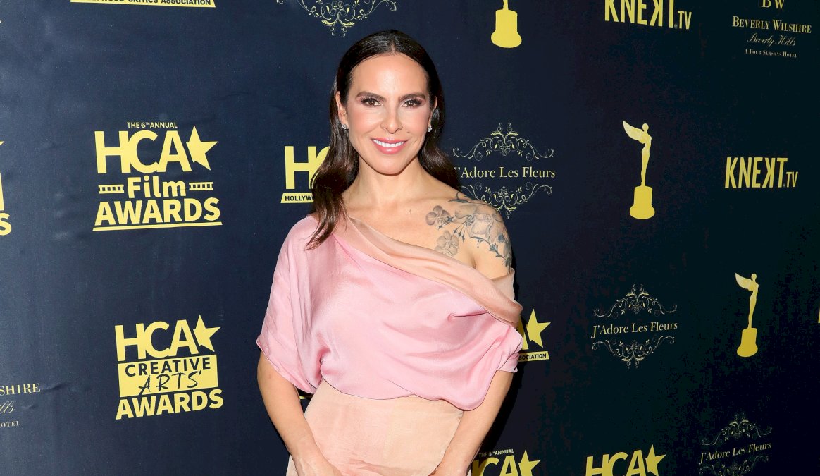 Kate Del Castillo Comparte Una Foto Con Poca Ropa Y Sus Seguidores