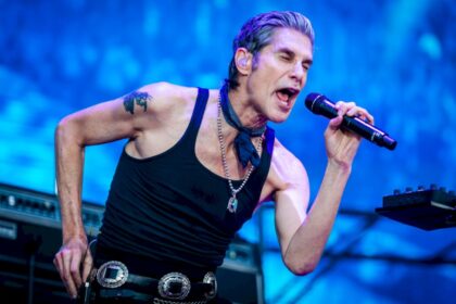 jane’s-addiction-en-buenos-aires:-psicodelia,-vino-tinto-y-homenaje-a-taylor-hawkins