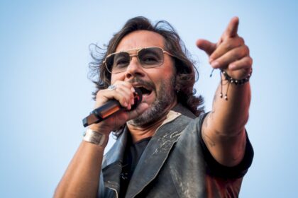 diego-torres-en-lollapalooza:-el-tio-copado-que-paso-a-hacerlos-cantar-a-todos