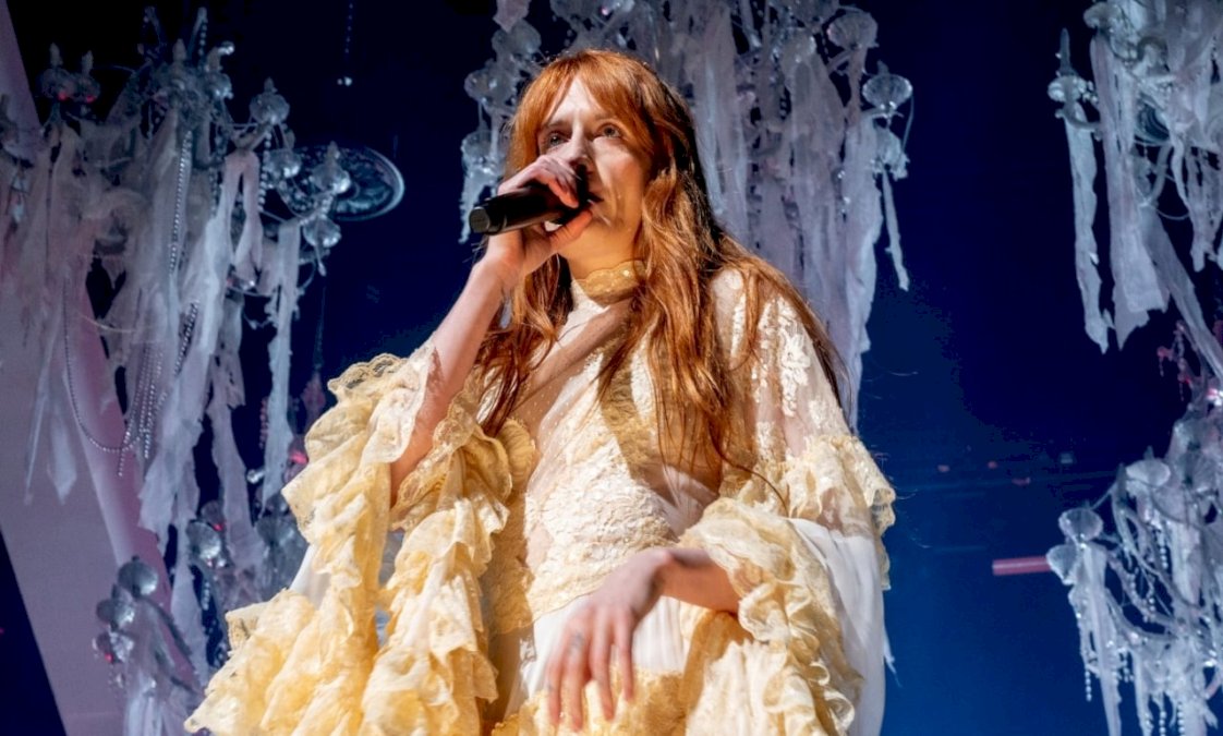 escucha-el-mitico-nuevo-sencillo-de-florence-+-the-machine,-‘mermaids’