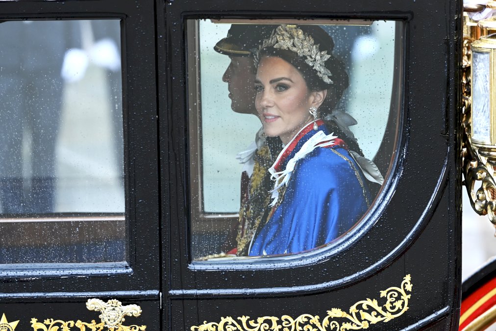 ¿quien-vistio-a-kate-middleton-para-la-coronacion-del-rey-carlos-iii-y-que-prenda-de-lady-di-uso?