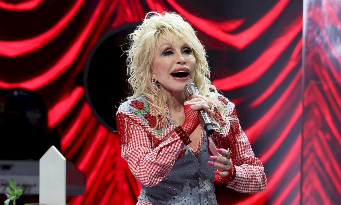 la-odisea-rock-de-dolly-parton:-conoce-las-colaboraciones-que-tendra-en-su-siguiente-album