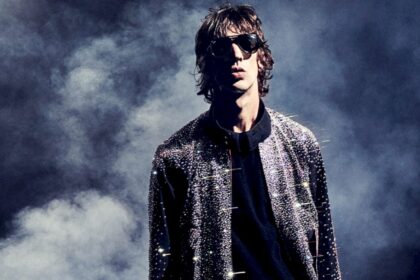 mira-a-richard-ashcroft-recrear-el-video-de-‘bitter-sweet-symphony’