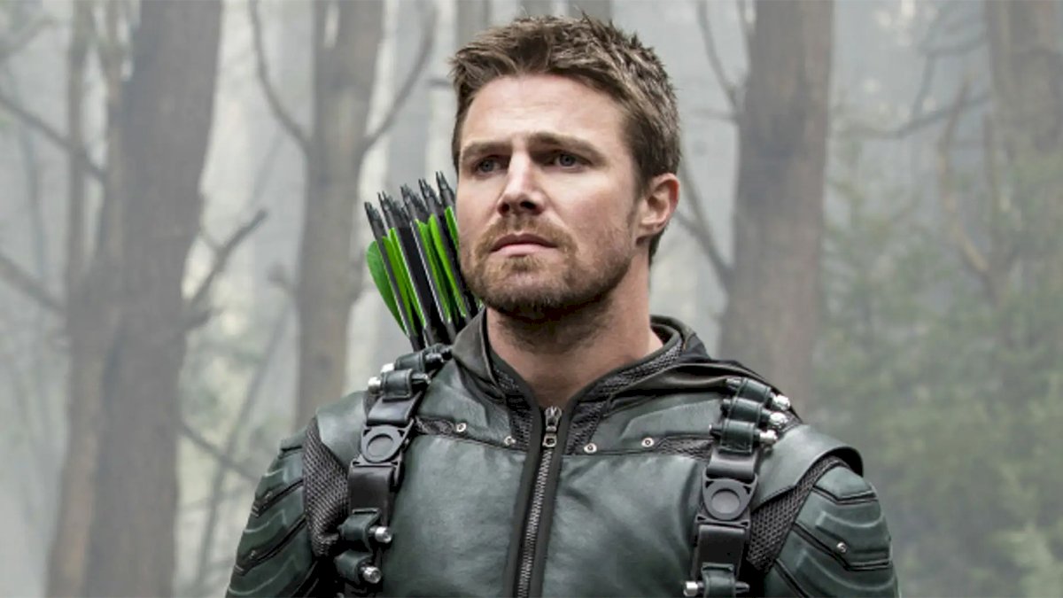 stephen-amell-(arrow)-se-retracta-de-sus-comentarios-contra-la-huelga-de-actores-de-hollywood