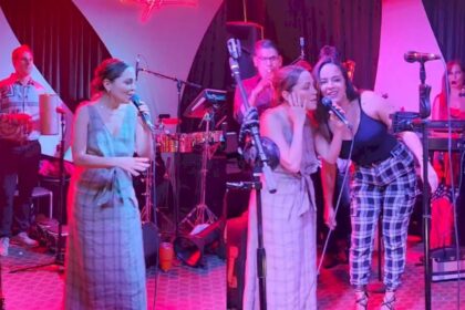 natalia-lafourcade-sorprendio-a-una-banda-de-covers-subiendo-al-escenario