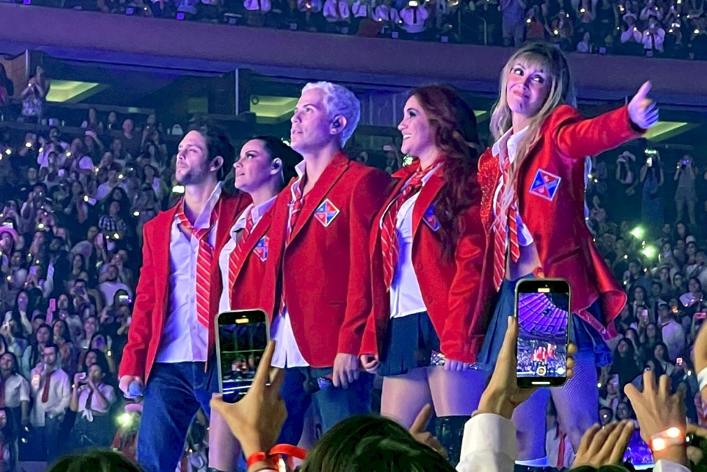 parte-del-equipo-de-rbd-se-contagia-de-covid-en-medio-de-la-gira:-anahi-podria-estar-entre-ellos 