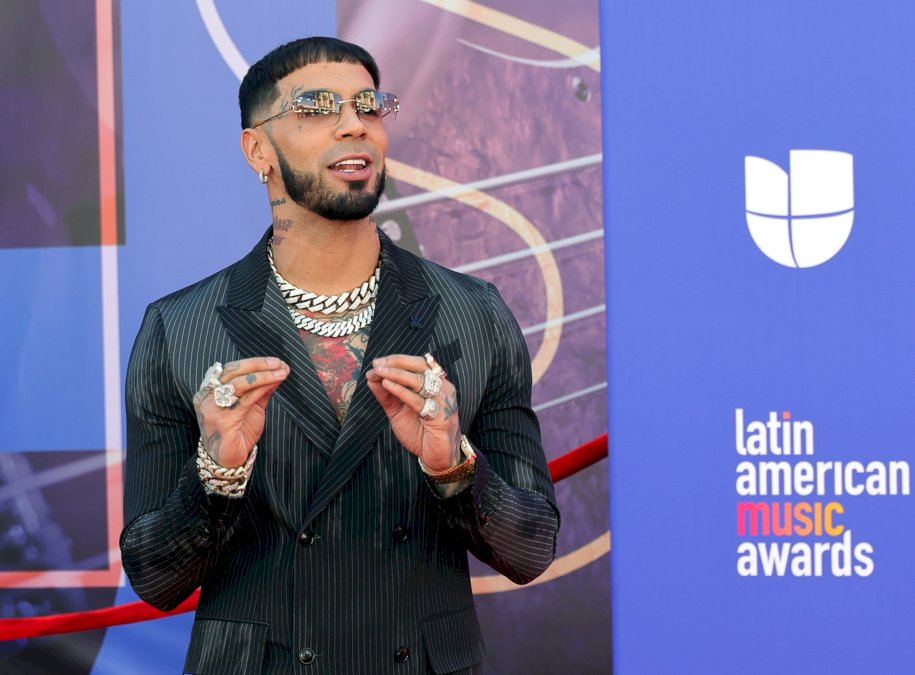 yailin-‘la-mas-viral’,-ex-de-anuel-aa,-presume-su-atributos-con-ropa-transparente-que-deja-ver-su-lenceria