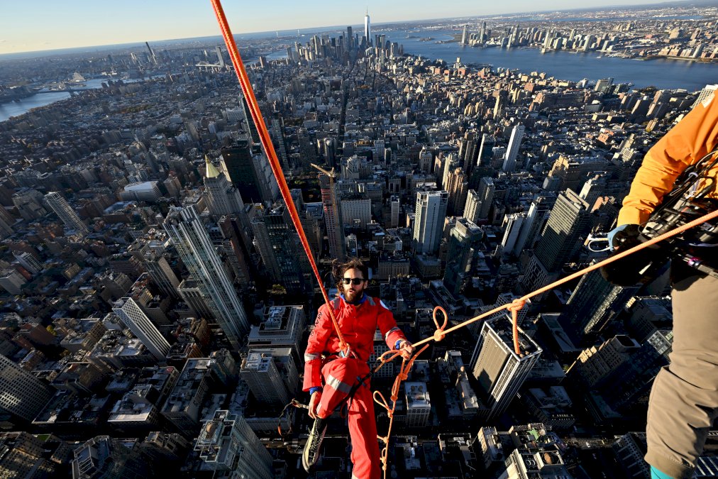 video:-jared-leto-escala-el-empire-state-building-para-promocionar-su-proxima-gira