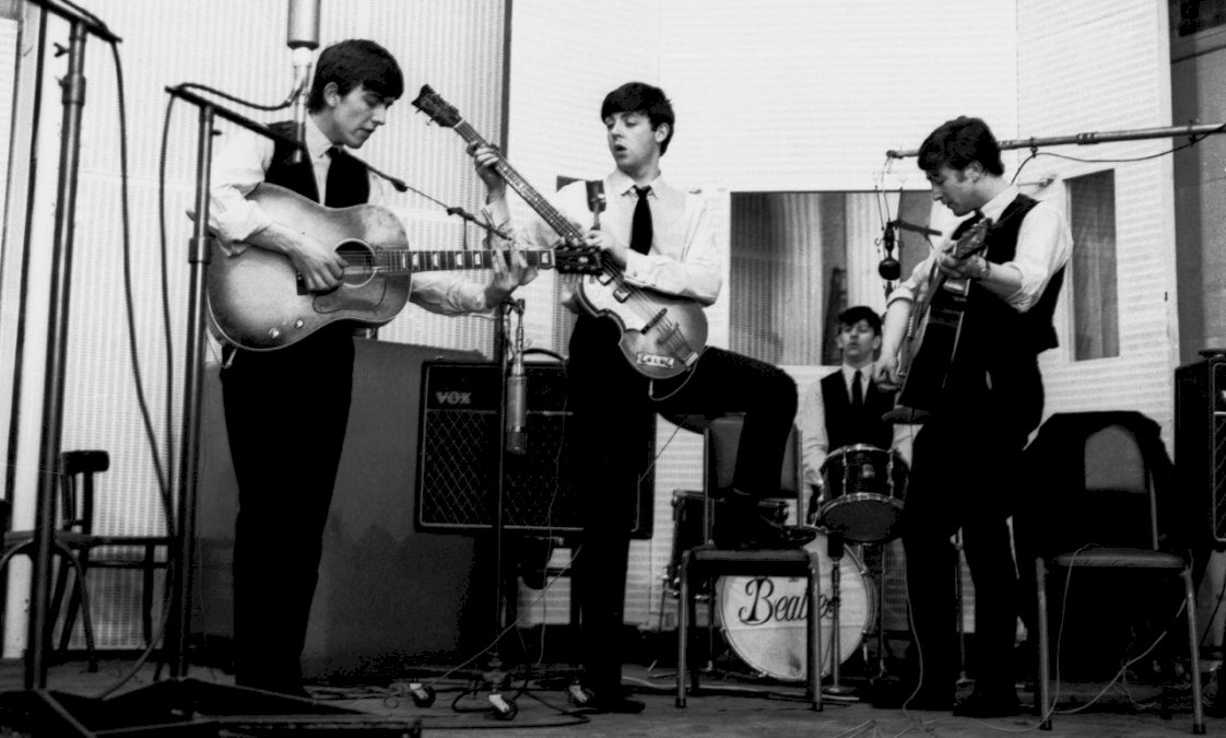 escucha-‘now-and-then’,-la-ultima-cancion-de-the-beatles