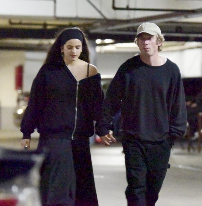 fotos:-rosalia-es-captada-tomada-de-la-mano-con-jeremy-allen-white