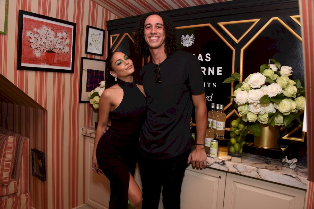 vanessa-hudgens-comparte-fotos-y-detalles-de-su-boda-con-cole-tucker