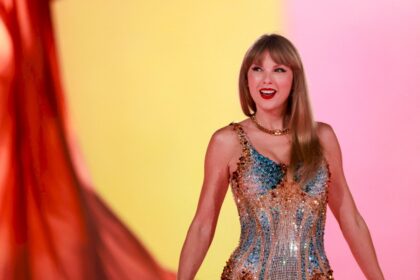 the-eras-tour-de-taylor-swift-se-convierte-en-la-primera-gira-en-rebasar-los-$1,000-millones-de-dolares