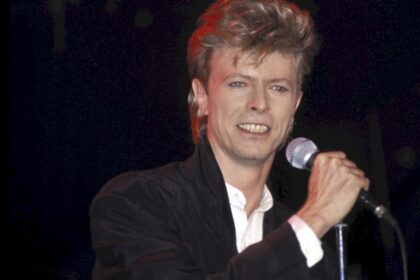 la-ciudad-de-paris-homenajeara-a-david-bowie-al-nombrar-una-calle-como-el-cantante