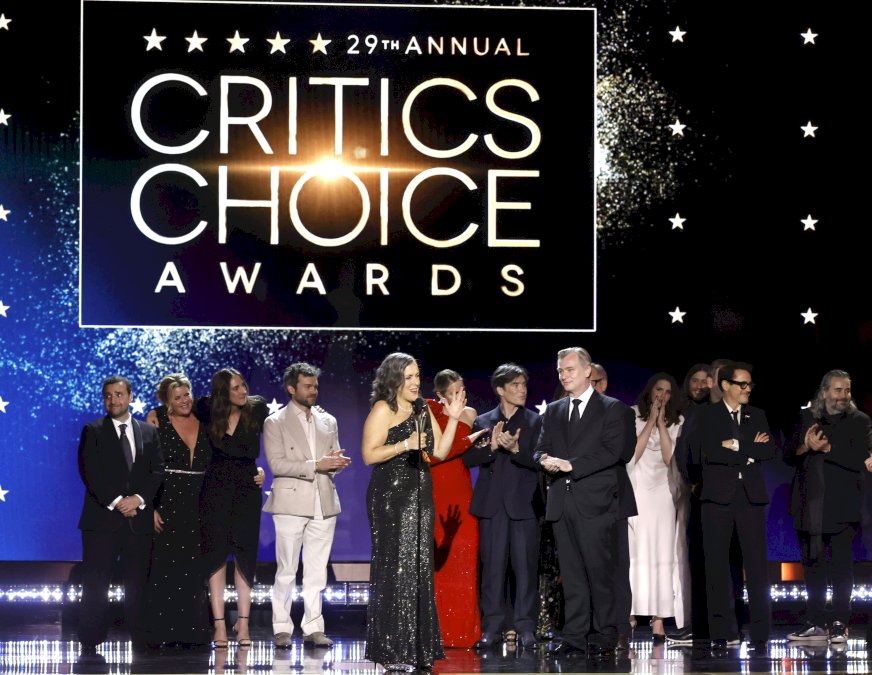 critics-choice-awards-2024:-“oppenheimer”-y-“barbie”-fueron-las-maximas-ganadoras