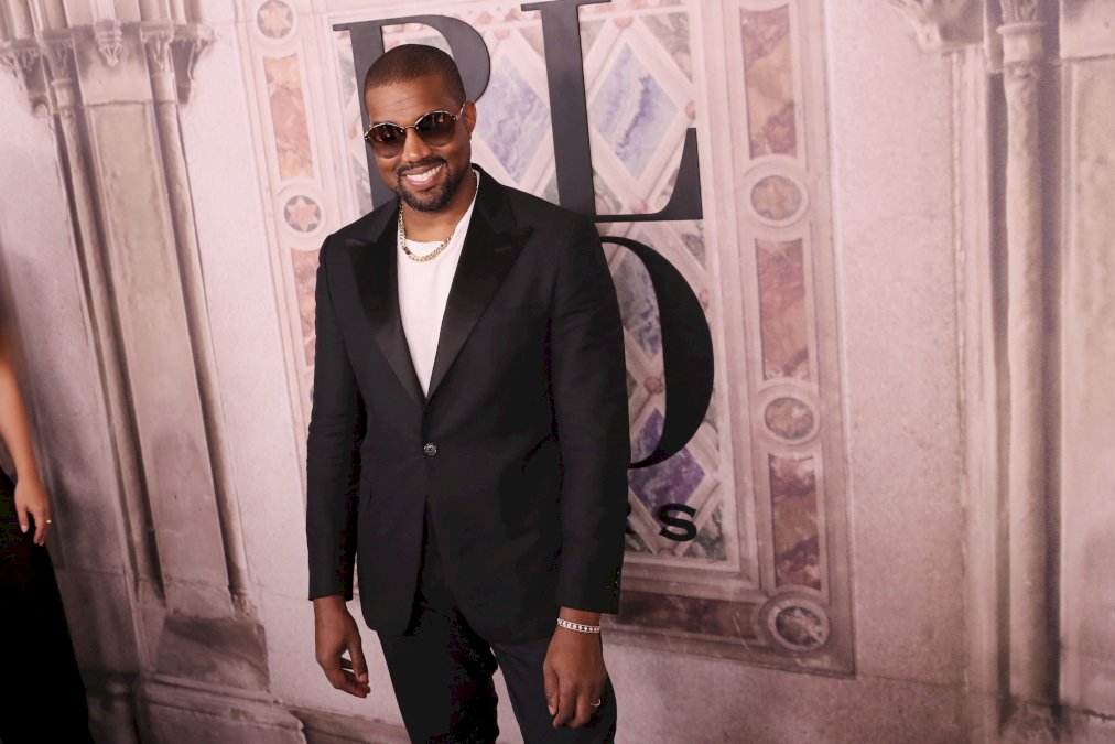 kanye-west-presume-nueva-dentadura-de-titanio-valuada-en-$850,000-dolares