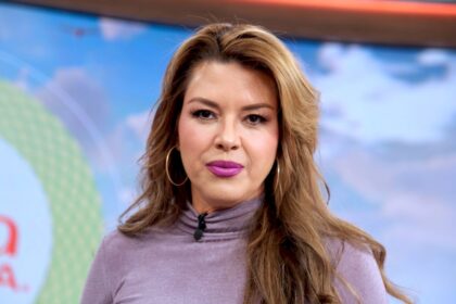 alicia-machado-llega-a-‘la-mesa-caliente’-como-conductora-invitada-y-el-publico-hace-un-reclamo 