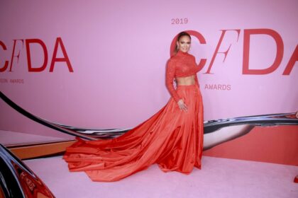 jennifer-lopez-y-bad-bunny-seran-co-anfitriones-de-la-gala-del-met-2024
