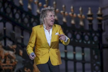 rod-stewart-recibio-una-jugosa-cifra-por-su-catalogo-musical