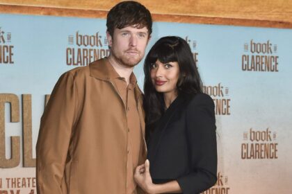 jameela-jamil-y-james-blake-piden-$7.2-millones-de-dolares-por-una-mansion-en-hollywood-hills