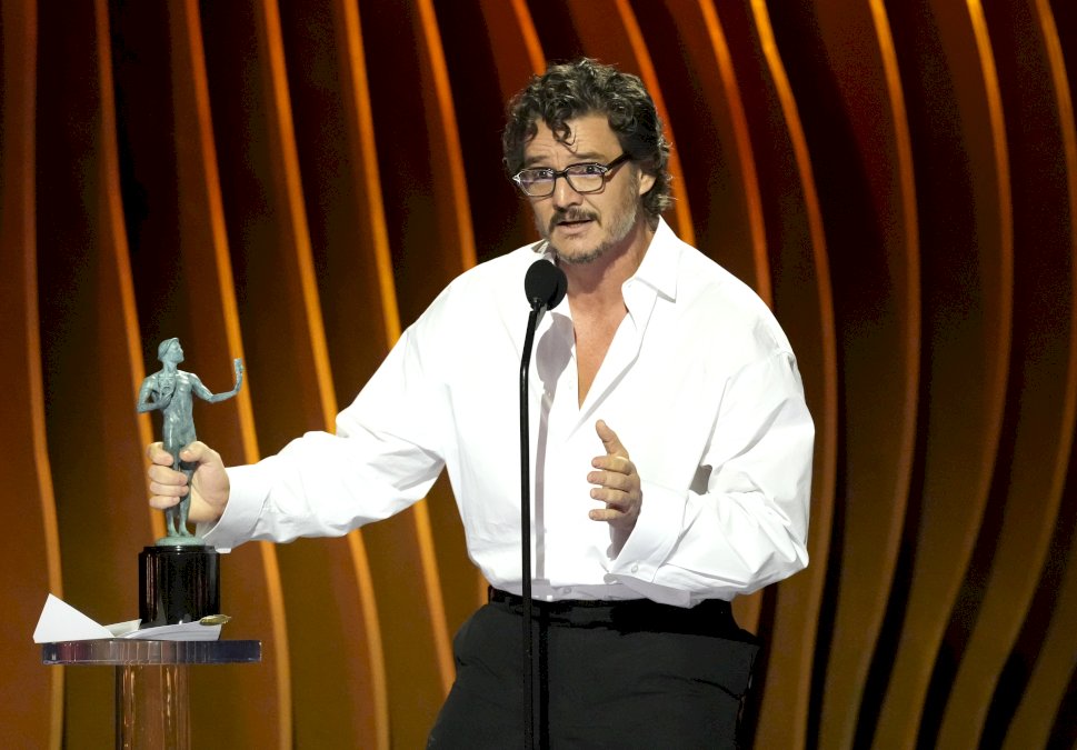 video:-pedro-pascal-dijo-que-estaba-“un-poco-borracho”-al-recibir-premio-en-los-sag-awards