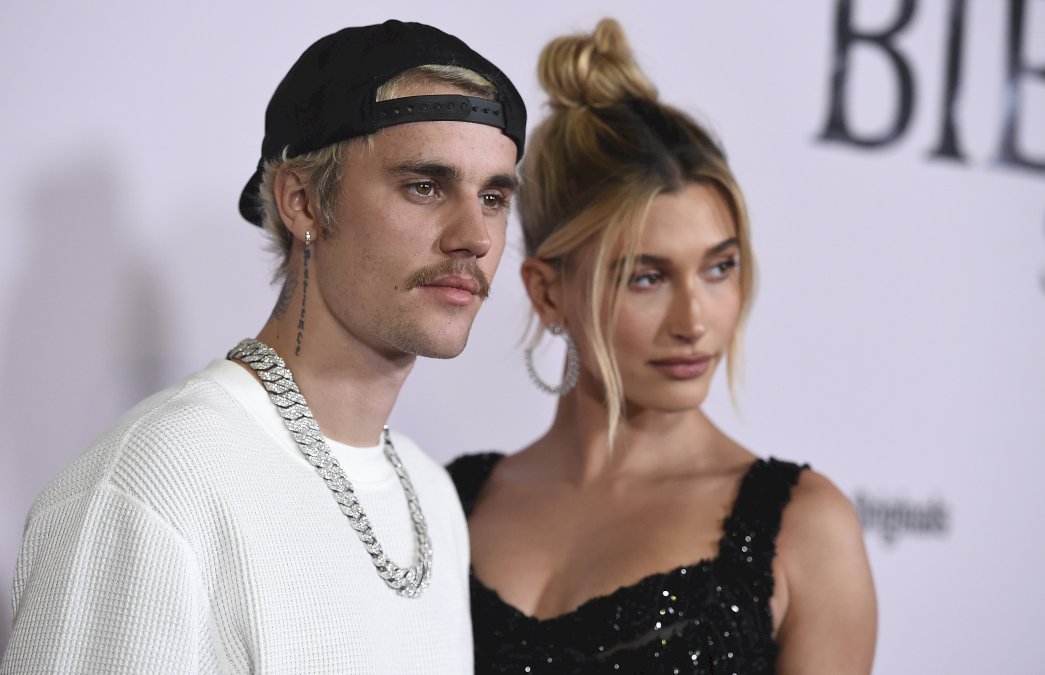 hailey-bieber-se-molesto-con-su-papa-por-pedir-a-los-cristianos-orar-por-ella-y-justin-bieber