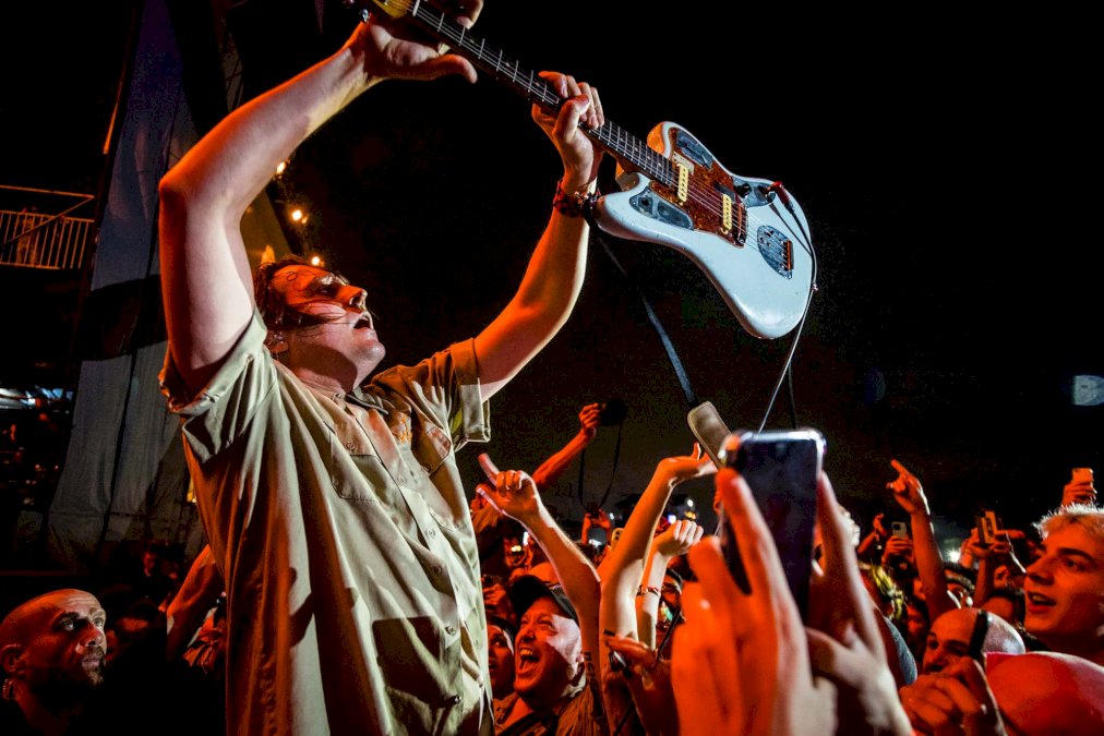 arcade-fire-homenajeo-a-violeta-parra-y-le-puso-epica-melodica-a-la-noche-de-lollapalooza