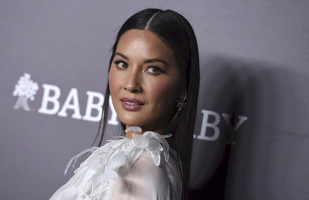 olivia-munn-revela-que-se-sometio-a-una-histerectomia-completa-en-su-lucha-para-estar-libre-de-cancer