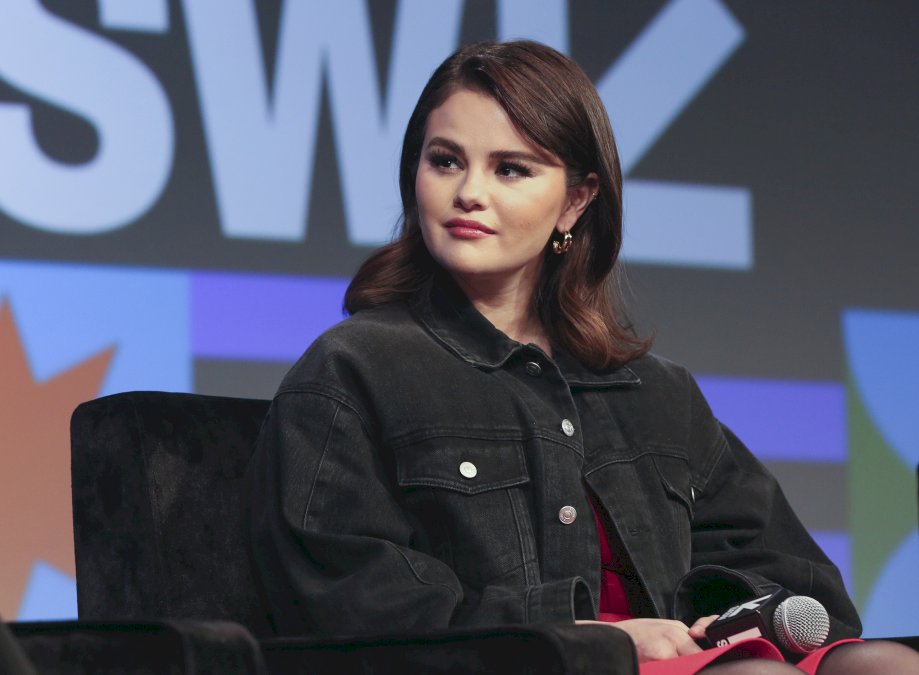 selena-gomez-se-lleva-el-premio-a-mejor-interpretacion-femenina-en-cannes-junto-a-sus-companeras-de-reparto-en-“emilia-perez”