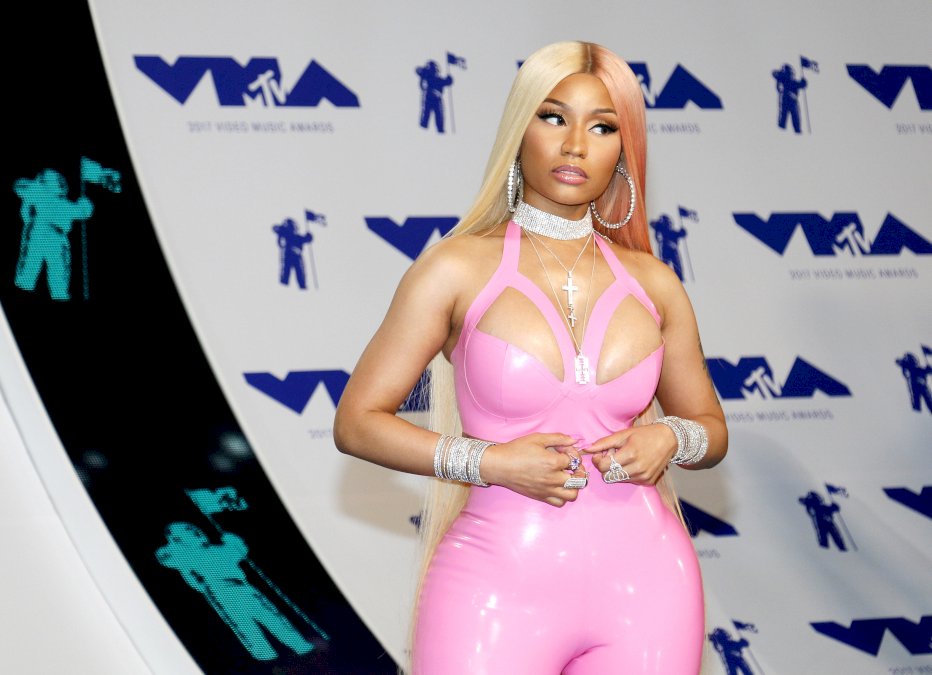 nicki-minaj-pide-disculpas-a-sus-fans-tras-ser-detenida-por-“posesion-de-drogas”