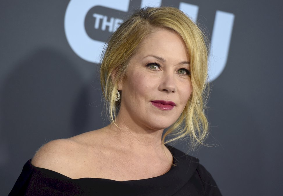 “no-disfruto-vivir”:-christina-applegate-sufre-una-severa-depresion-debido-a-la-esclerosis-multiple