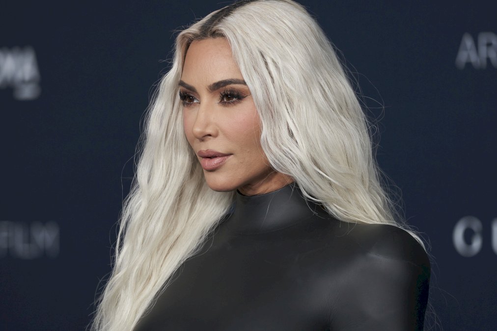 kim-kardashian-luce-un-atuendo-de-janet-jackson-que-compro-por-$25,000-en-una-subasta