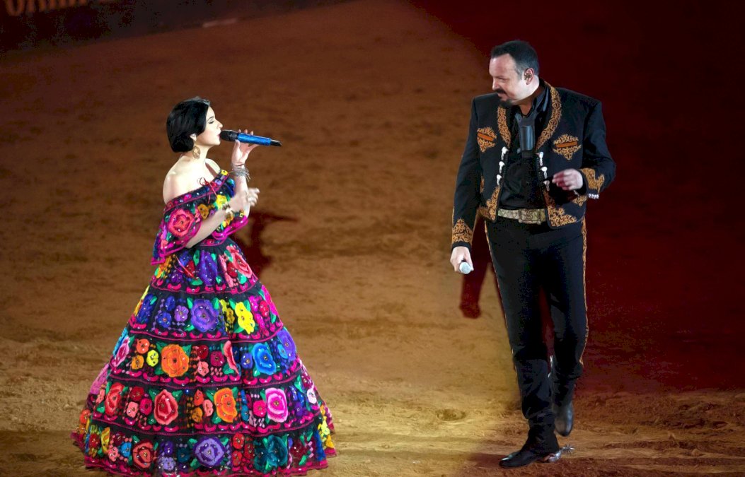 “se-te-cayo-del-altar”:-le-reclaman-a-pepe-aguilar-por-el-romance-de-su-hija-angela-con-christian-nodal