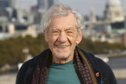 ian-mckellen-es-hospitalizado-tras-sufrir-una-caida-de-un-escenario