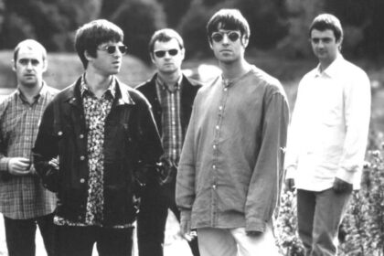 oasis-estrena-una-version-inedita-de-‘up-in-the-sky’-grabada-en-monnow-valley-studio