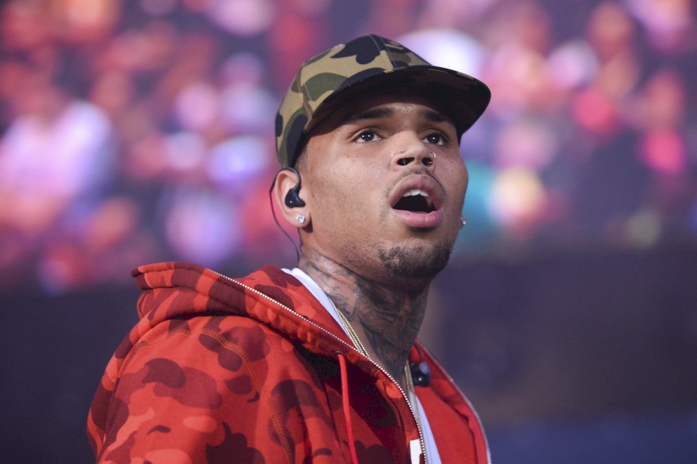 chris-brown-es-demandado-por-$50-millones-tras-supuestamente-golpear-a-fans