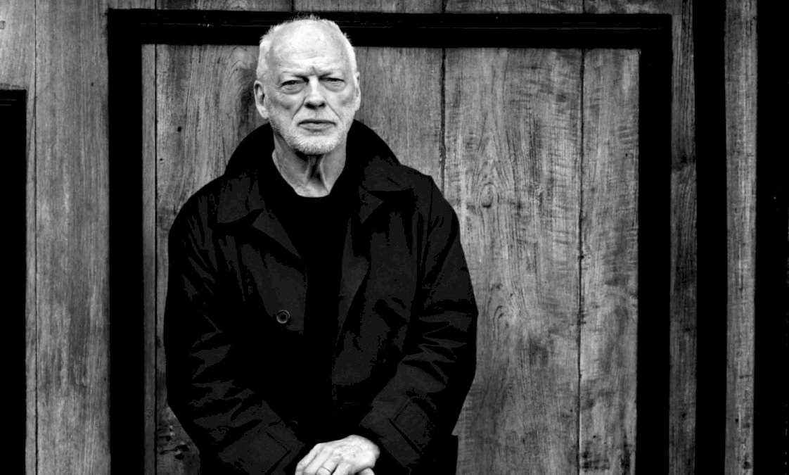 david-gilmour-se-muestra-comodo-con-su-pasado-y-su-presente-en-‘luck-and-strange’