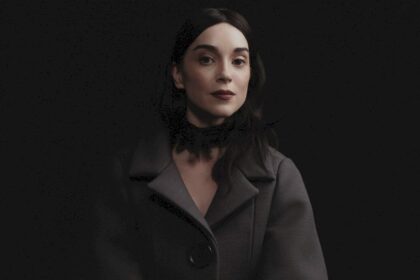 st.-vincent-anuncia-su-nuevo-album,-todos-nacen-gritando