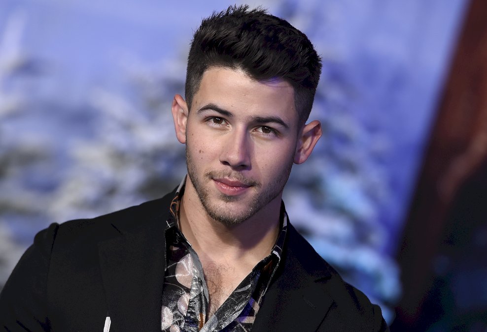 nick-jonas-corre-y-abandona-concierto-tras-ser-apuntado-con-un-laser