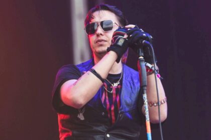 julian-casablancas-revela-por-que-se-ha-“alejado-un-poco”-de-the-strokes