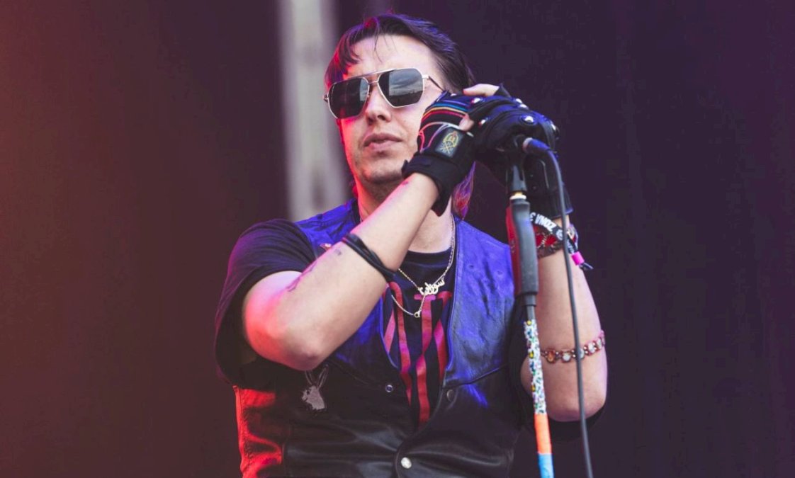 julian-casablancas-revela-por-que-se-ha-“alejado-un-poco”-de-the-strokes