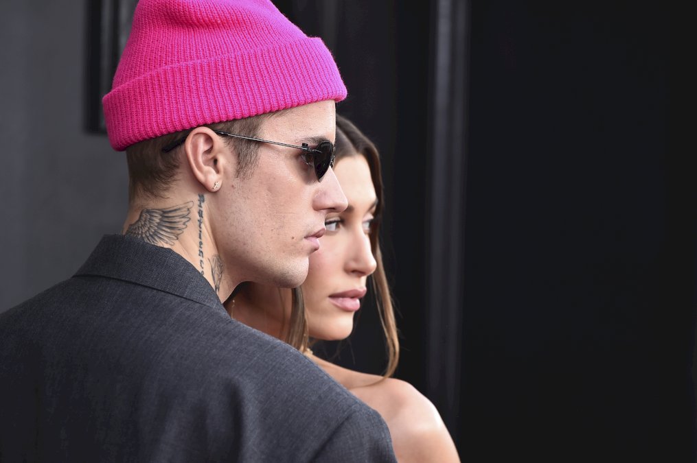 hailey-y-justin-bieber-posan-con-su-bebe-en-el-primer-halloween-del-pequeno