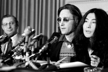 yoko-ono-recupera-reloj-robado-a-john-lennon-que-fue-subastado-en-anos-anteriores