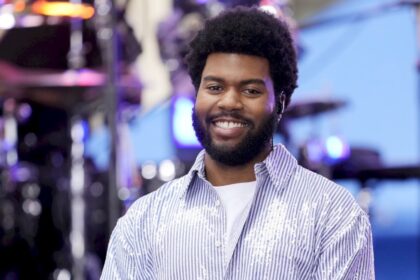 cantante-khalid-revela-su-orientacion-sexual-tras-ser-“exhibido”-en-redes