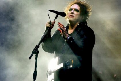 the-cure-anuncia-proximo-album-en-vivo,-songs-of-a-live-world:-troxy-london-mmxxiv