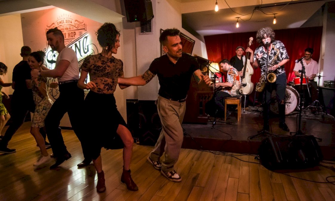 swing-city,-una-escuela-de-baile-con-shows-en-vivo-que-revive-la-era-del-jazz-en-buenos-aires