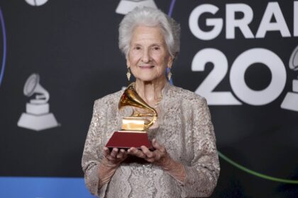 muere-angela-alvarez,-cantante-cubana-que-gano-un-grammy-a-los-95-anos