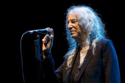 patti-smith-vuelve-a-buenos-aires:-de-que-se-trata-el-show-que-dara-en-el-teatro-opera