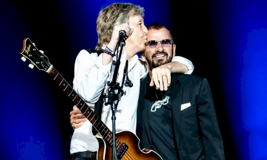 ringo-starr-y-ronnie-wood-se-unen-a-paul-mccartney-en-el-escenario