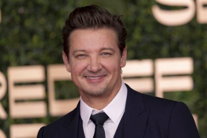 jeremy-renner-celebra-el-segundo-aniversario-de-su-“renacimiento”-tras-accidente