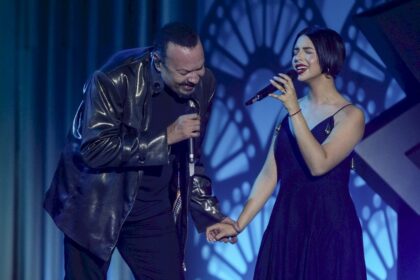 pepe-aguilar-revela-que-casi-no-ve-a-angela-aguilar:-“es-una-senora-casada”